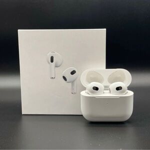Apple White Wireless Headset (3rd Generation) with Charging Case